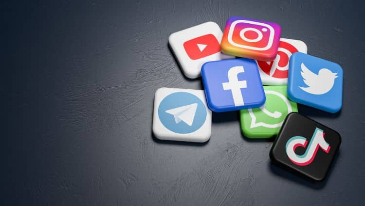 Khai thác Social Media và kênh bổ trợ để tăng traffic